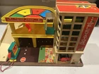 Fisher-Price Little People Parking Ramp Service Center 930 1970 Playset Vintage