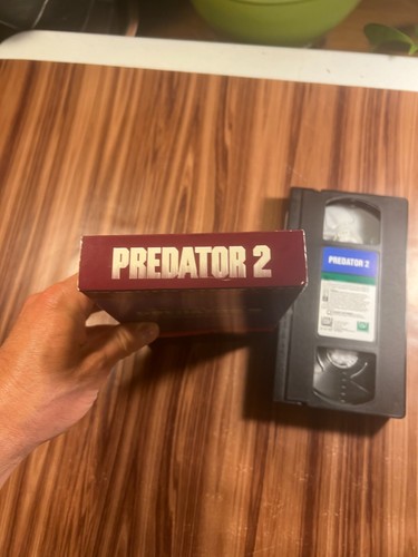 Predator 2 VHS 1990 Movie Danny Glover Gary Busy Paxton Horror Sci-Fi Action - Picture 6 of 7