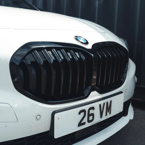 BMW F40 1ER SERIE GLÄNZEND SCHWARZ EINLATTENGRILL - BLAK BY CT CARBON - Bild 11 von 14