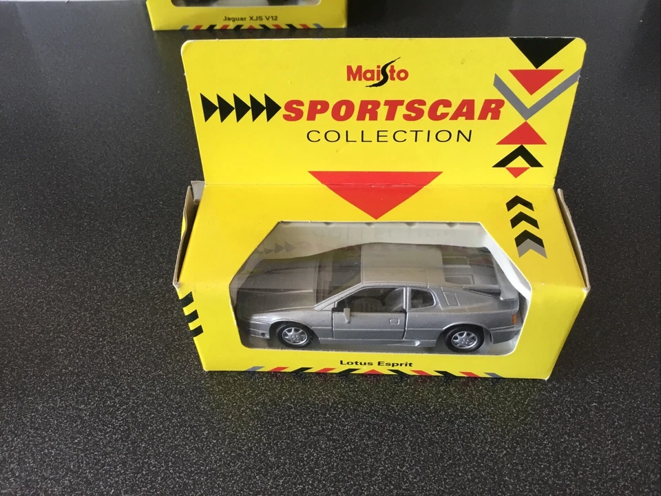 COLECCIÓN DE AUTOS DEPORTIVOS SHELL Y COCHE MAISTO (CUATRO MODELOS DIFERENTES DE AUTOS) EN CAJA/NUEVO Foto 3 de 4