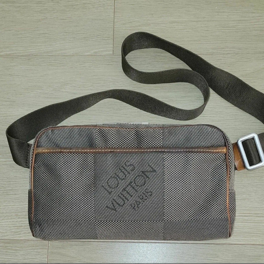 Foto 1 di 10