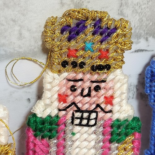 Vintage Handmade Needlepoint Plastic Canvas Father Christmas Ornaments 12 Piece - Picture 10 of 15
