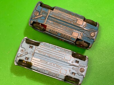 Corgi toys,pair classic cars,Morris mini-minor,mini-cooper,No21101