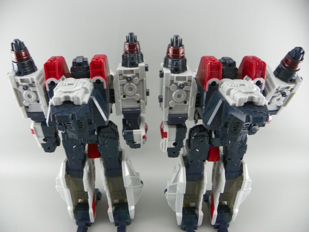 Hasbro 2006 Transformers Cybertron Supreme Class STARSCREAM