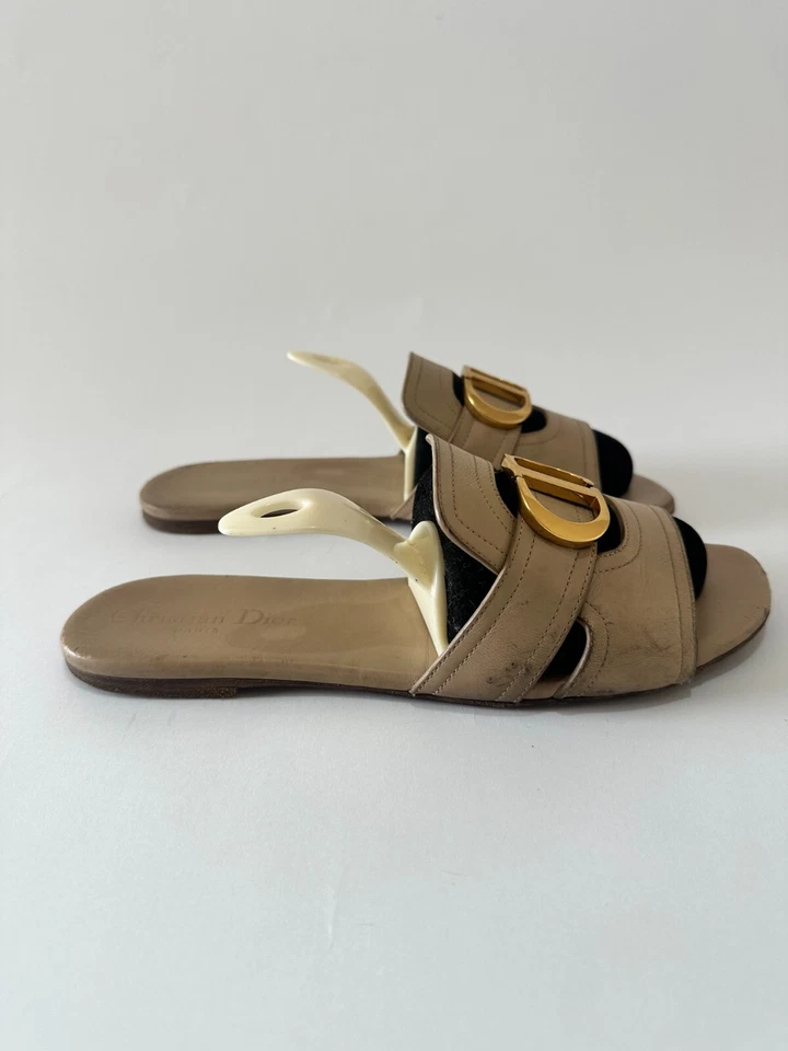 Sandalias planas Dior 30 Montaigne de cuero beige talla 37 EU Foto 2 de 4