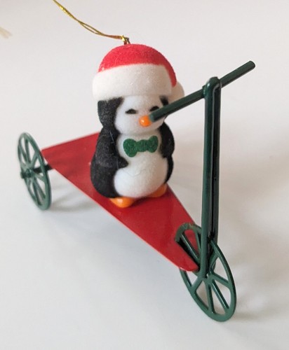 VINTAGE JOLLY PENGUIN ON A SCOOTER ORNAMENT AVON 3" x 2.5" - Picture 3 of 6
