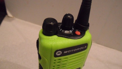 Motorola HT1250 LS+ UHF 450-512MHz 4W 16CH Two Way Radio AAH25SDH9DP5AN W/Batt - Picture 4 of 8