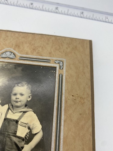 Dos niños en mono de colección fotografía de estudio a bordo estudio - Imagen 4 de 8