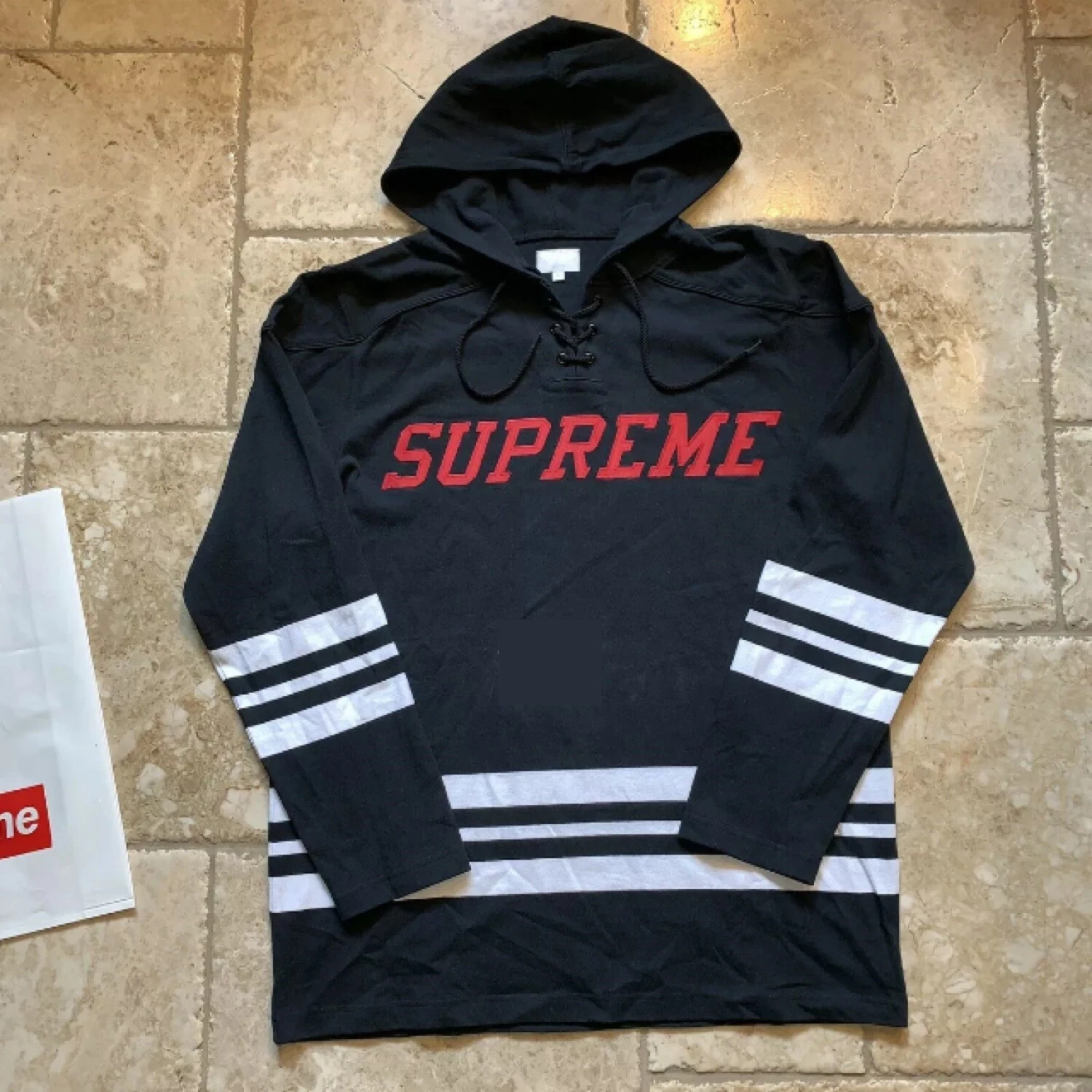 Pull de hockey à capuche Supreme noir/rouge/blanc pour hommes taille M