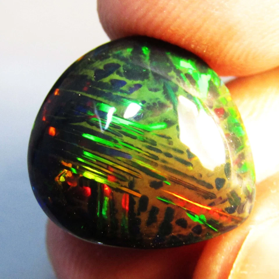 Hermosa piedra preciosa natural con forma de pera de ópalo negro de 11,60 quilates de Etiopía Foto 3 de 4