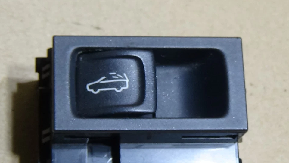 2008-2013 Volvo C70 Convertible Top Roof Switch Button - Image 4 of 4