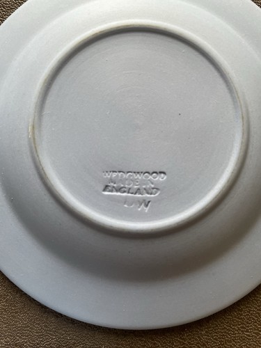 Blue Wedgewood Trinket Box And 2 Decorative Plates - Picture 3 of 7
