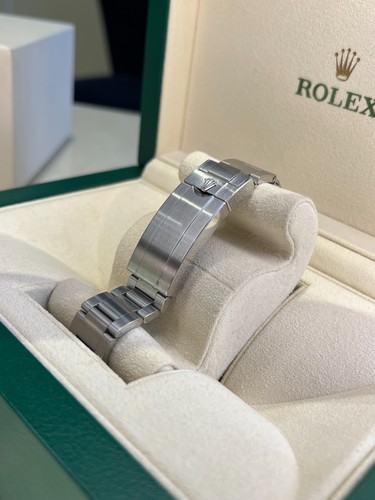 Rolex Submariner Non-Date (2022 Full Set) 124060 - Picture 6 of 8