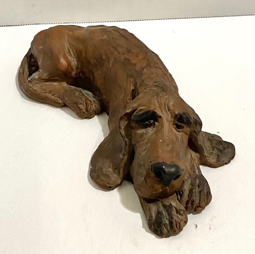 Perro sabueso de resina tallada 1997 vintage... firmado por el artista - Imagen 2 de 2