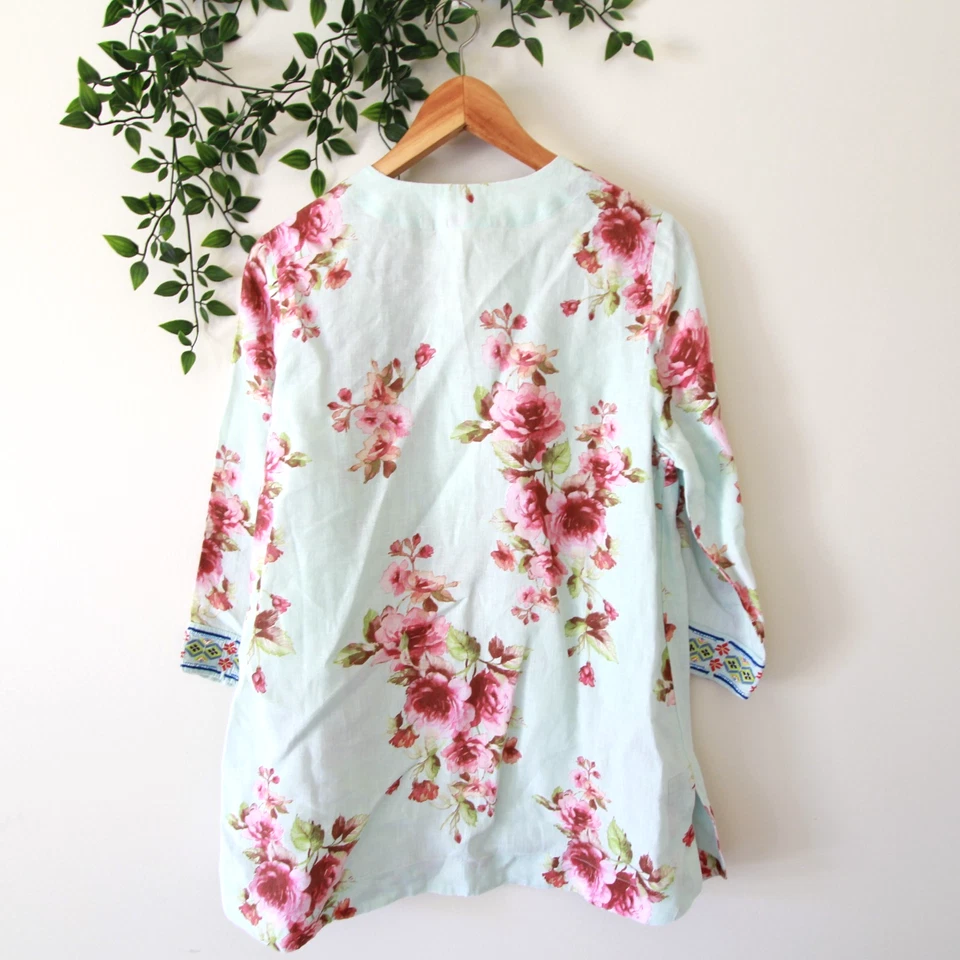 Top túnica Soft Surroundings azul y rosa floral con cuentas manga 3/4 cuello en V talla S Foto 3 de 4