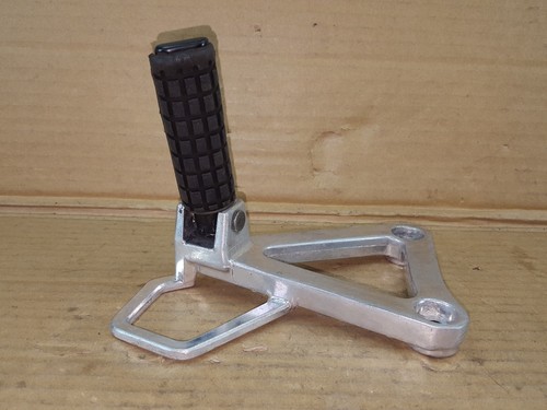 HONDA NS125R 1987-1988 LH Left Front/Rider Footrest & Hanger Assembly - Picture 4 of 8