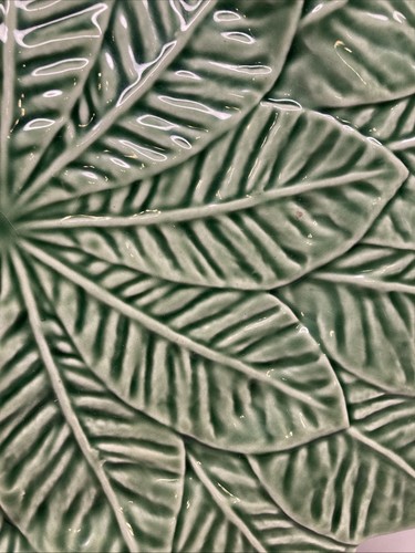 The Broadway Emporium Weinstocks In Portugal Green Leaves Platter 13” READ - Picture 2 of 11