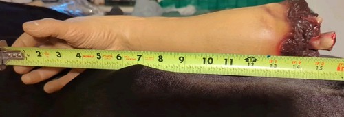 Utilería de Halloween brazo cortado sensación real hueso sangre miedo comida viva muerta sensación - Imagen 2 de 4