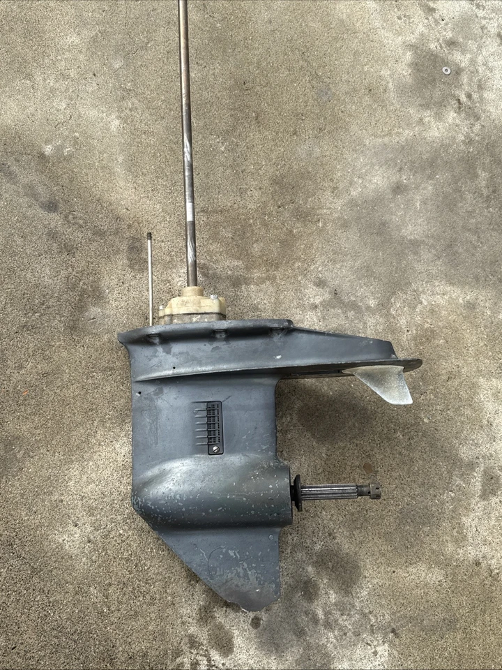 Caja de cambios unidad inferior Mariner Yamaha 2 tiempos 2 cilindros 40 HP 20" PN 1651-9681M Foto 4 de 4