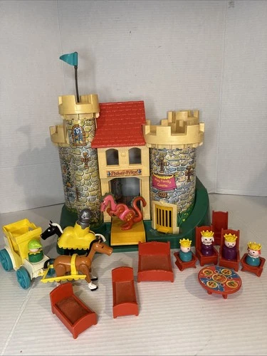 VINTAGE Fisher Price Little People Play Family Castle-MOSTLY COMPLETE-DRAGON!!!