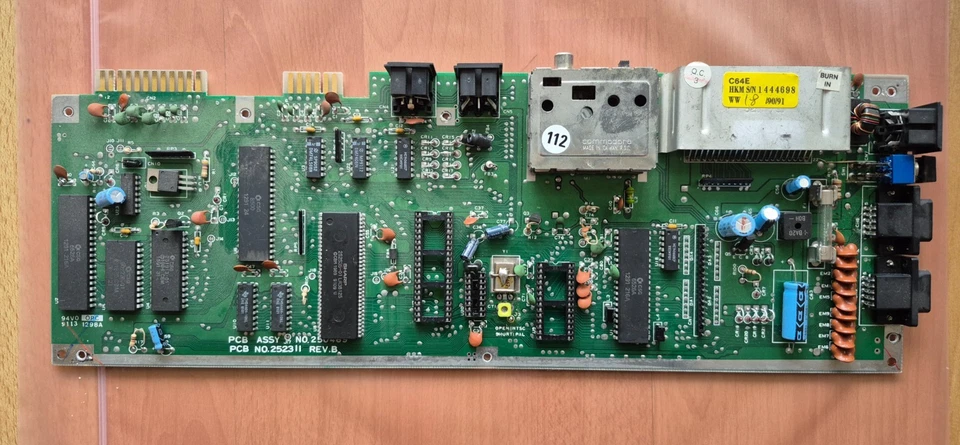 ✅ Motherboard Commodore 64 C64 Model 250469 252311 REV B ⭐ ohne Chips ⚡️
