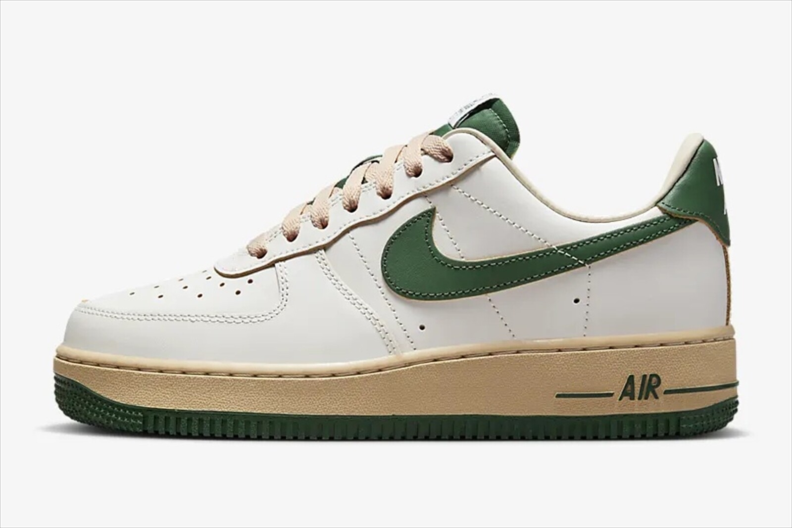 NIKE AIR FORCE 1 LV8 29cm | www.jarussi.com.br