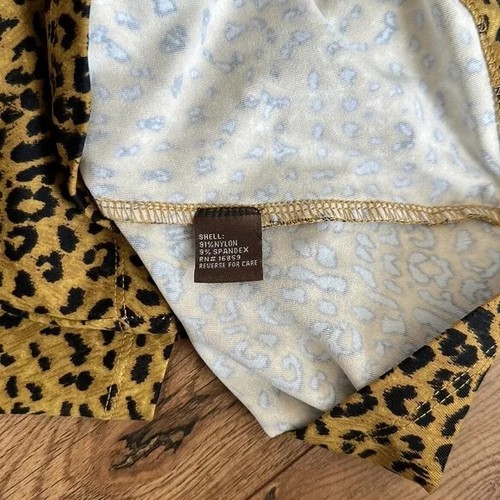Top envolvente con cuello en V estampado de animales negro tostado J. McLaughlin para mujer mangas pequeñas de 3/4 - Imagen 4 de 4