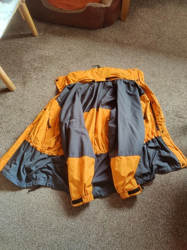 Vango Outdoor waterproof jacket size M/L - Picture 4 of 4
