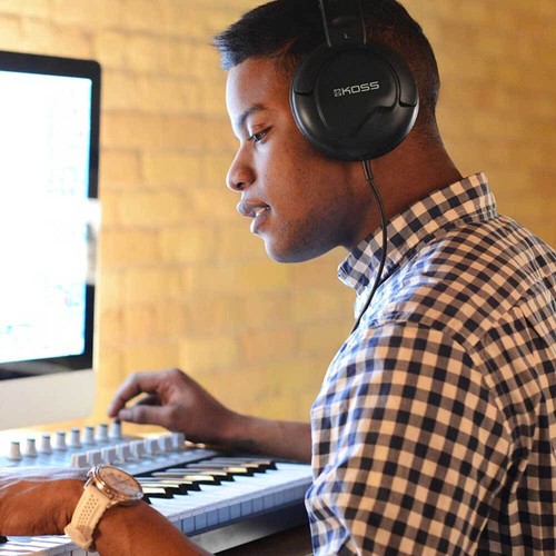 Koss UR20 - Noise Isolating Over Ear Headphones - Picture 3 of 5