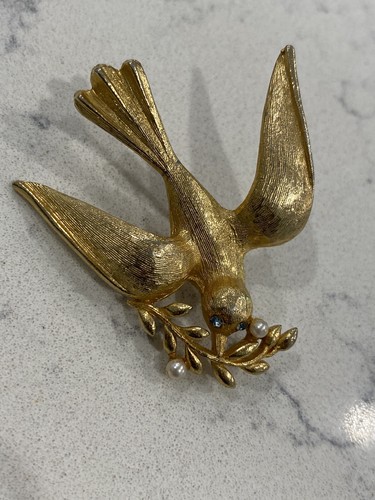 Vintage Marvella Signed Gold Tone Bird Blue Rhinestone Eyes Pearl Brooch - Picture 1 of 5