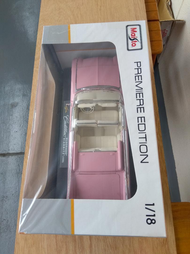 Maisto   キャディラック　 ELDORAD 1959  1/18 1959 Cadillac Eldorado Biarritz Red/White Diecast Model Car