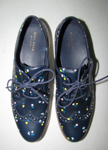 NUEVO Zapatos Oxford para mujer Cole Haan Grand OS punta de ala. Talla 9M azul marino con flores - Imagen 3 de 5