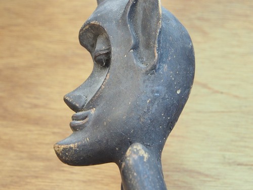 Pair African/Asian Tourist Matching Figure Carvings – Probable Mid 20th Century - Picture 8 of 12