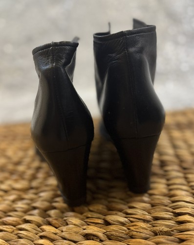 Stuart Weitzman Ankle Boots Women's Sz 8.5 Shoes M Black Leather Split Toe Wedge - Picture 9 of 12