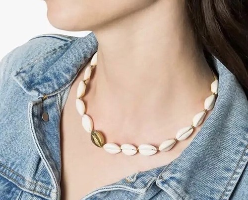 Böhmische Halskette aus natürlichen Kauris Muscheln und Gold - Sommertrend 2023 - Bild 9 von 10