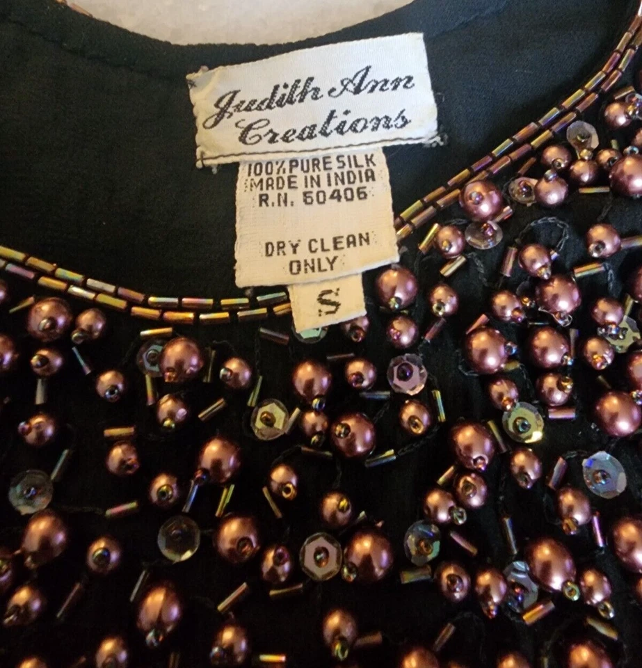 Camiseta sin mangas fluida vintage Judith Anne Creations pequeña 100 % seda negra y dorada con cuentas Foto 3 de 4