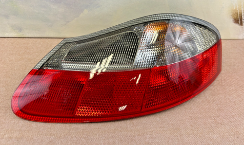 NEW GENUINE PORSCHE BOXSTER REAR LIGHT 986.631.424.03