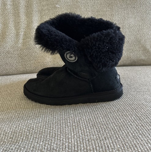 UGG Australia Bailey Button II Damenstiefel schwarz Wildleder Lammfell 5803 Größe 8 gebraucht, in einwandfreiem Zustand - Bild 1 von 5