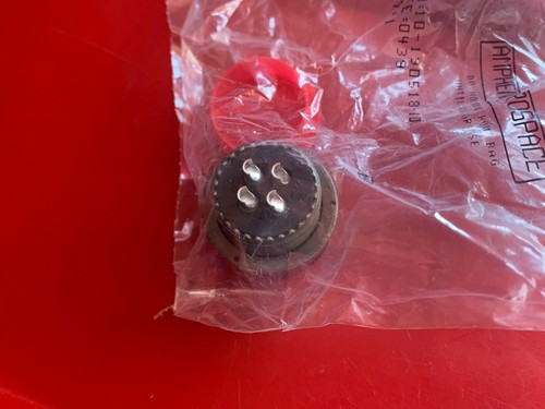 10-190518-10S AMPHENOL CONNECTOR PLUG FEMALE 4 POSITION SILV SLDR CUP - Picture 3 of 4