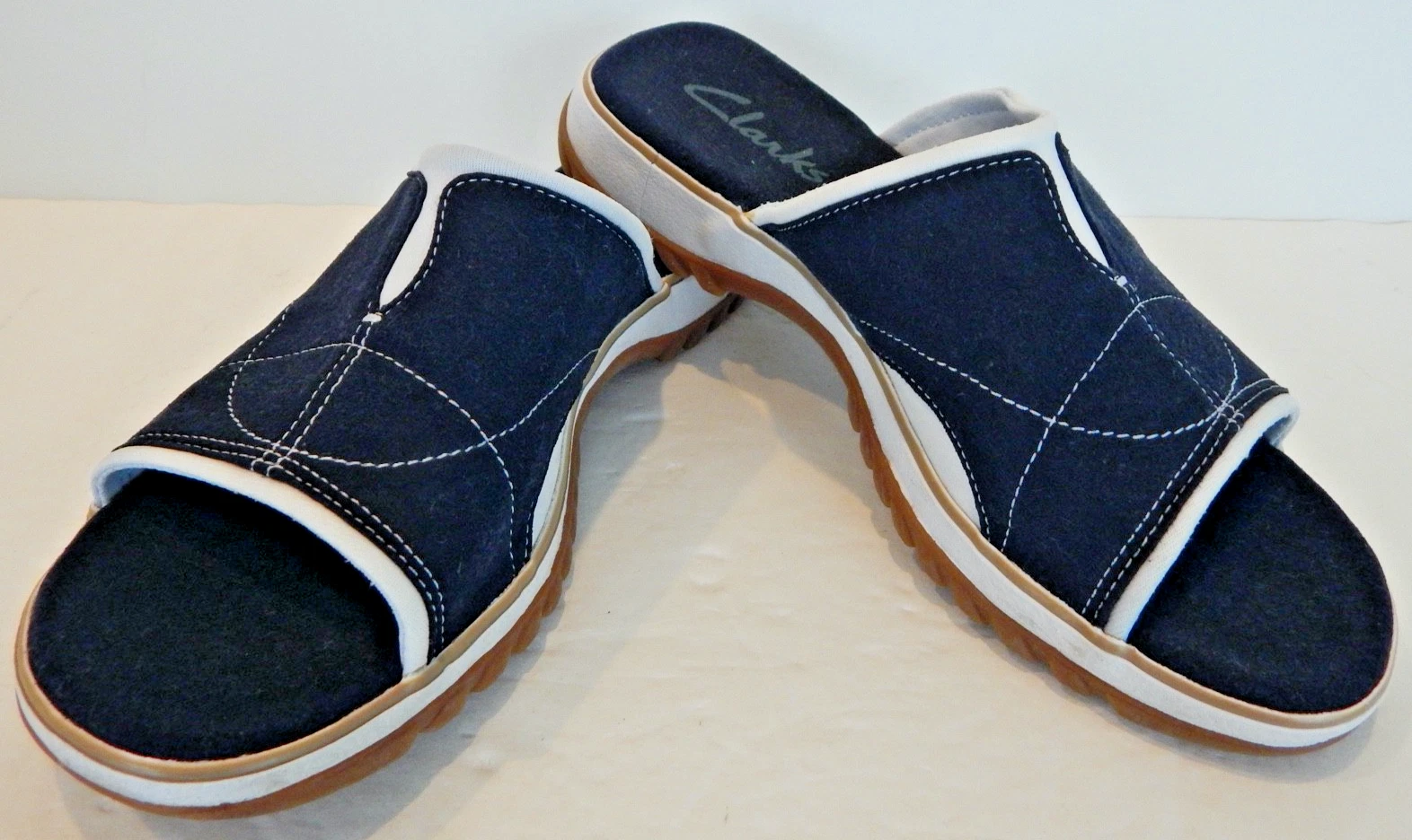 CLARKS Sandali blu navy con suola in gomma bianca marrone chiaro donna taglia 7M