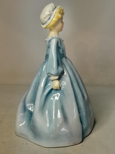1935-1983 Royal Worcester GRANDMOTHER'S DRESS Blue Figurine 7 Photos RW3081 - Picture 2 of 7