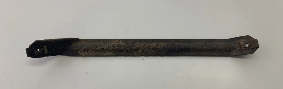 AMC Rambler American Rogue 1966-69 soporte de guardabarros delantero derecho inferior Foto 2 de 2