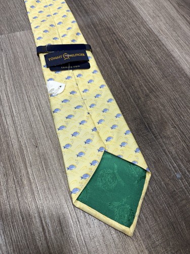 Cravatta Tommy Hilfiger uomo 100% seta all over pesce subacqueo gialla - Foto 2 di 8