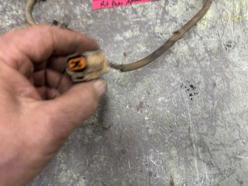 03-06 OUTLANDER Right Passengers Side Rear Speed Sensor - Picture 15 of 18