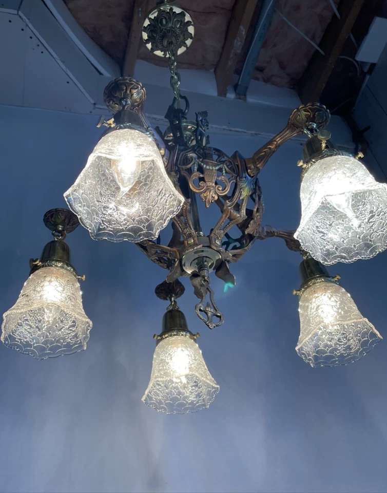 Candelabro antigo RESTAURADO artesanato policromado Deco Mission Tudor gótico - Imagem 2 de 4