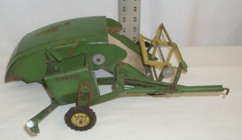 ERTL ESKA JOHN DEERE 12A COMBINE 1:16 MODEL FARM TOY IN STEEL - Picture 4 of 5