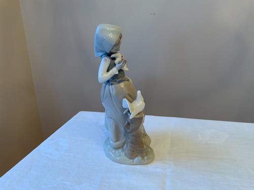 LLADRO Niña con Palomas Figura Retirada España 9" Alto - Imagen 2 de 8