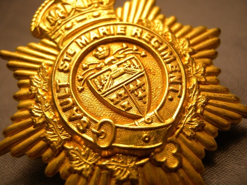 SAULT STe MARIE REGIMENT WWII CAP BADGE CANADA SSMR 1927 M.78 UNISSUED BRASS - Picture 3 of 7