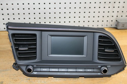 2019 HYUNDAI ELANTRA stereo RADIO AM FM Receiver w/Display Screen 96180-F2UA - Picture 8 of 12