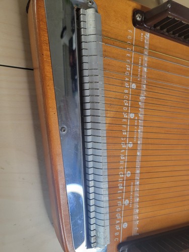 Oscar Schmidt Autoharp 15 Chord 36 String with Tuning Tool & Pick - Picture 5 of 14